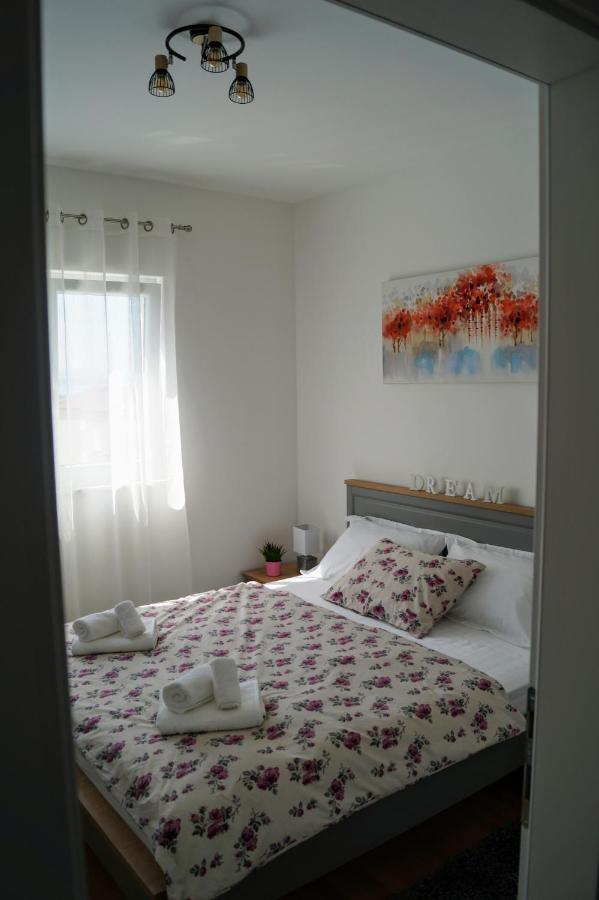 Apartment Ivona With Beautiful Seaview Makarska Eksteriør billede