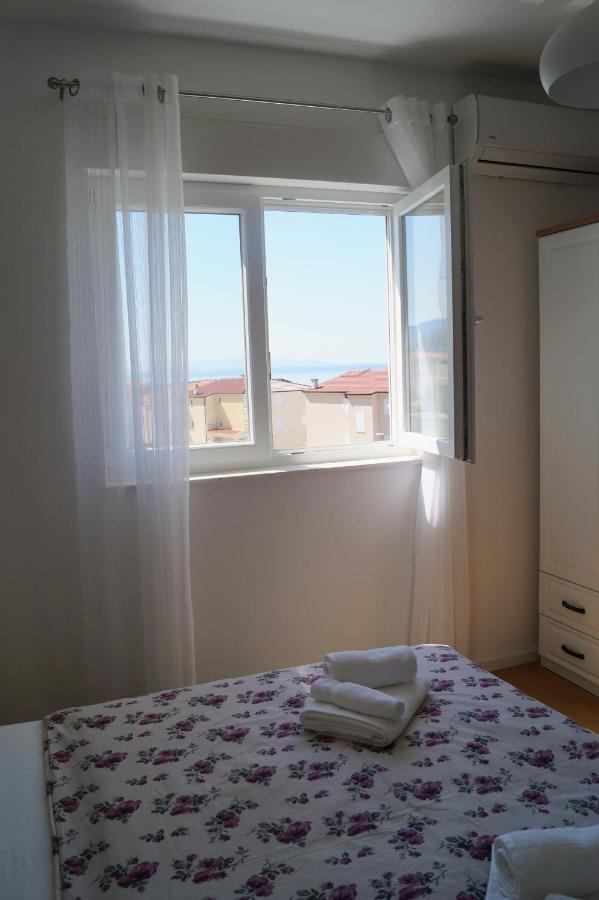 Apartment Ivona With Beautiful Seaview Makarska Eksteriør billede