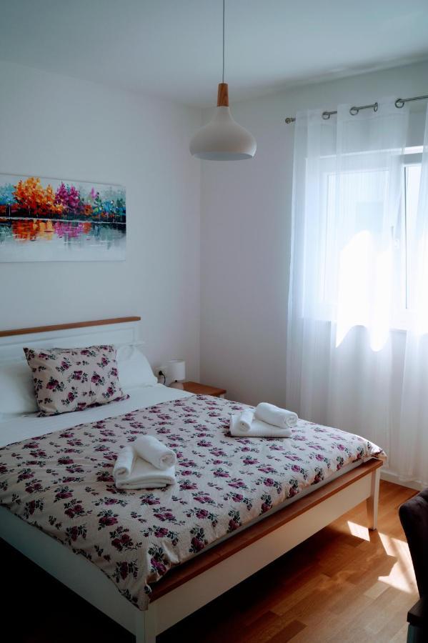 Apartment Ivona With Beautiful Seaview Makarska Eksteriør billede