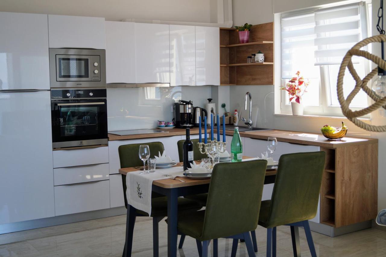 Apartment Ivona With Beautiful Seaview Makarska Eksteriør billede